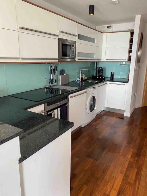 Sea View - 2 Bedroom - West Pier - Brighton Beach Экстерьер фото